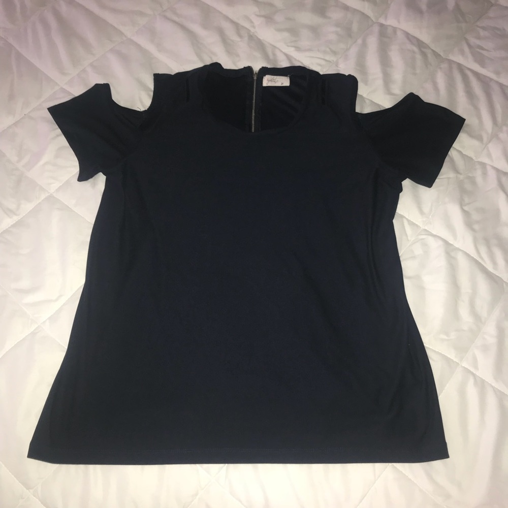 Black shoulder peep shirt
